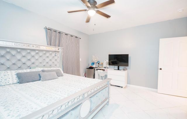 2536 W Stewart Avenue, Visalia, CA 93291