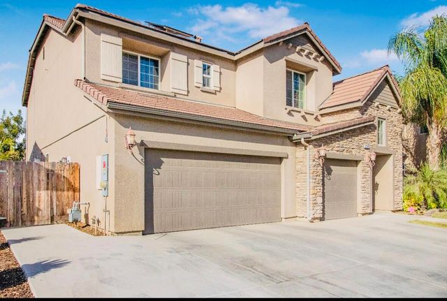 2536 W Stewart Avenue, Visalia, CA 93291