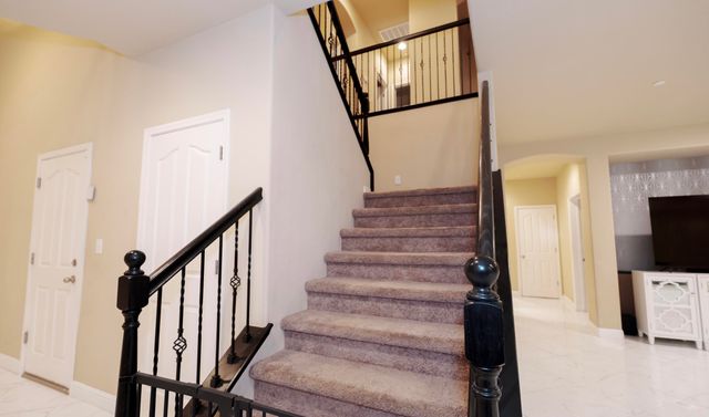 2536 W Stewart Avenue, Visalia, CA 93291