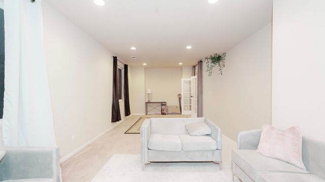 2536 W Stewart Avenue, Visalia, CA 93291