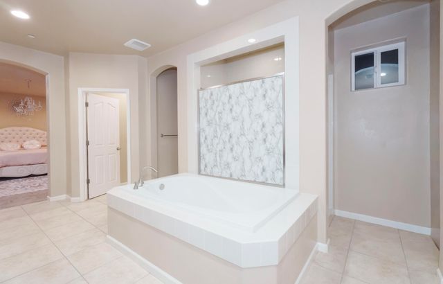 2536 W Stewart Avenue, Visalia, CA 93291