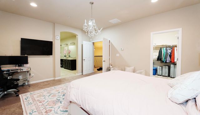 2536 W Stewart Avenue, Visalia, CA 93291