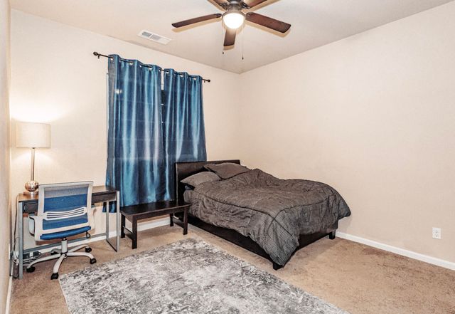 2536 W Stewart Avenue, Visalia, CA 93291