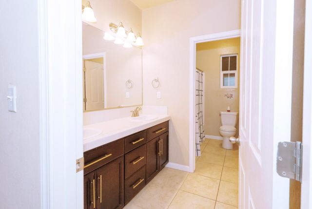 2536 W Stewart Avenue, Visalia, CA 93291