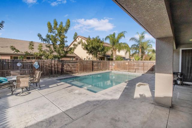 2536 W Stewart Avenue, Visalia, CA 93291