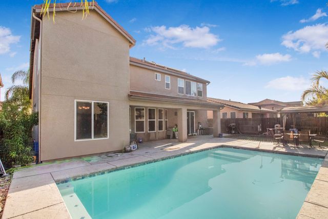 2536 W Stewart Avenue, Visalia, CA 93291