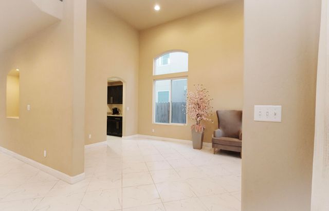 2536 W Stewart Avenue, Visalia, CA 93291