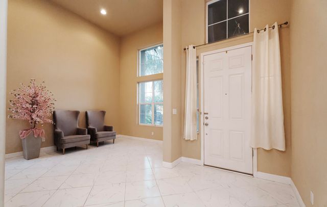 2536 W Stewart Avenue, Visalia, CA 93291