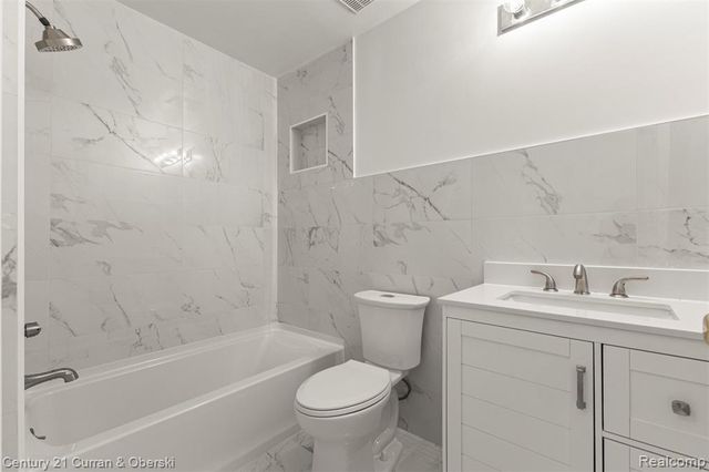 39444 Springwater Drive, Northville, MI 48168