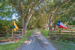 1688 County Road 144, Alvin, TX 77511