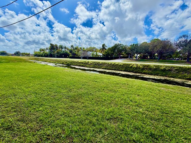 2821 Duke Lane, Delray Beach, FL 33445