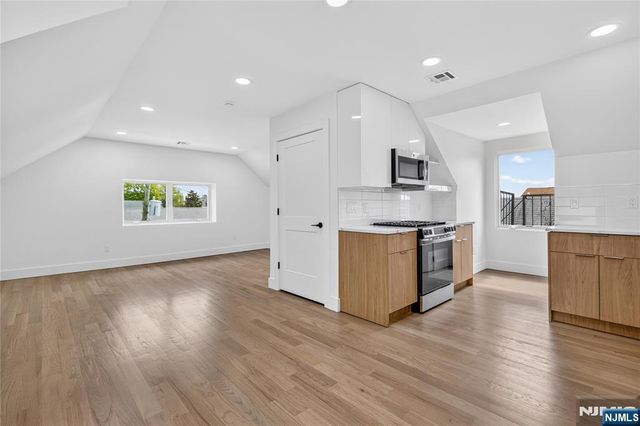 46 Hudson Avenue C, Edgewater, NJ 07020