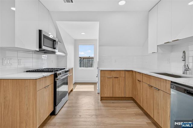46 Hudson Avenue C, Edgewater, NJ 07020