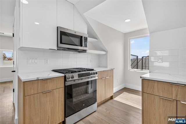 46 Hudson Avenue C, Edgewater, NJ 07020