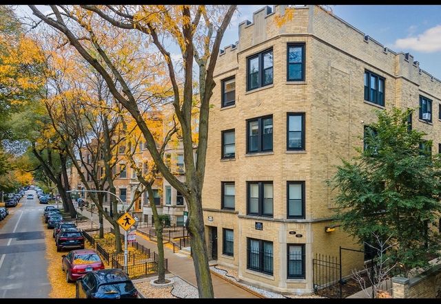 648 W Roscoe Street NGD, Chicago, IL 60657