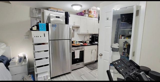 648 W Roscoe Street NGD, Chicago, IL 60657