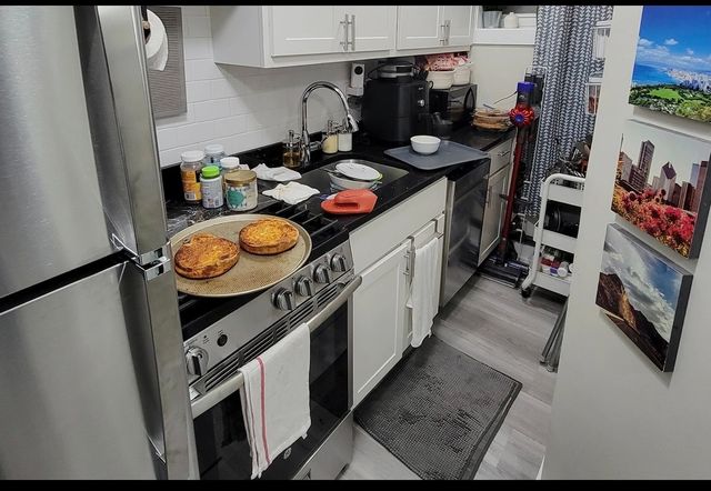 648 W Roscoe Street NGD, Chicago, IL 60657