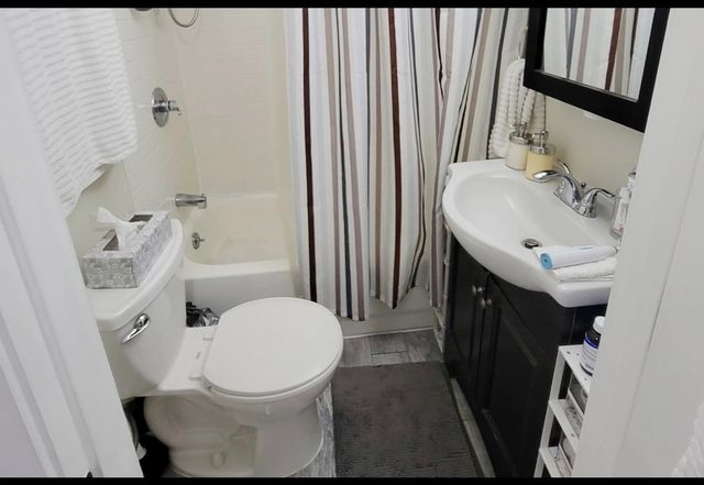 648 W Roscoe Street NGD, Chicago, IL 60657