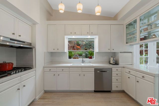 3547 Summerfield Drive, Sherman Oaks, CA 91423