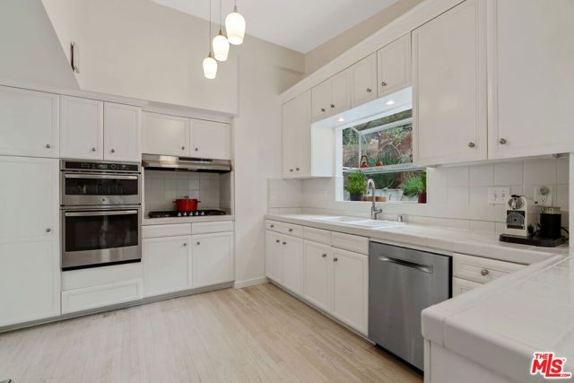 3547 Summerfield Drive, Sherman Oaks, CA 91423