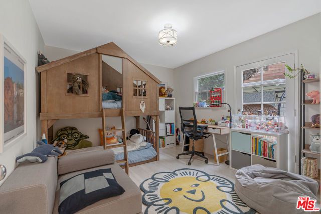 3547 Summerfield Drive, Sherman Oaks, CA 91423