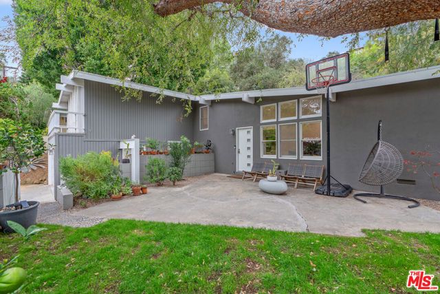 3547 Summerfield Drive, Sherman Oaks, CA 91423