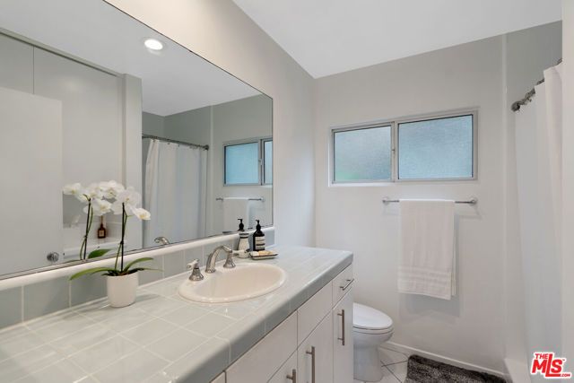 3547 Summerfield Drive, Sherman Oaks, CA 91423