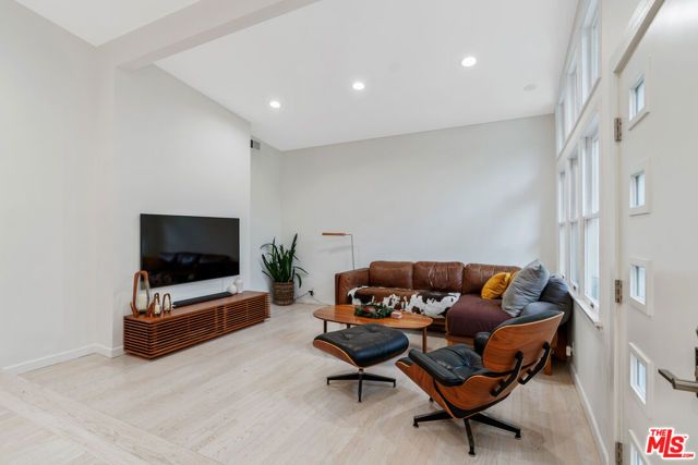 3547 Summerfield Drive, Sherman Oaks, CA 91423