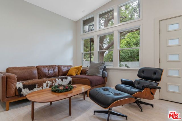 3547 Summerfield Drive, Sherman Oaks, CA 91423