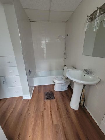 1216 4th Street, Bay City, MI 48708