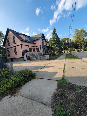 1216 4th Street, Bay City, MI 48708