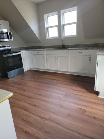 1216 4th Street, Bay City, MI 48708