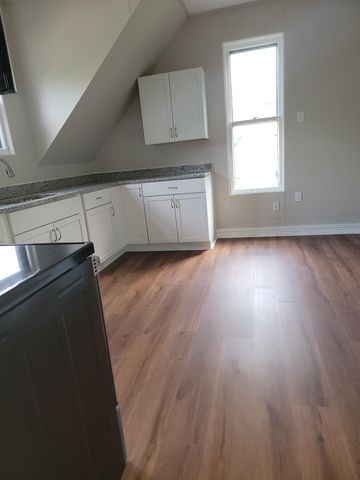 1216 4th Street, Bay City, MI 48708