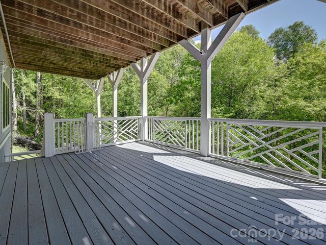105 Spring Path, Hendersonville, NC 28739