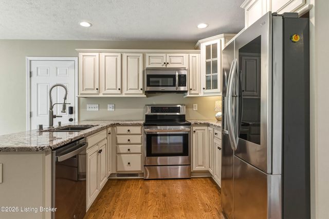 10418 Long Home Rd, Louisville, KY 40291