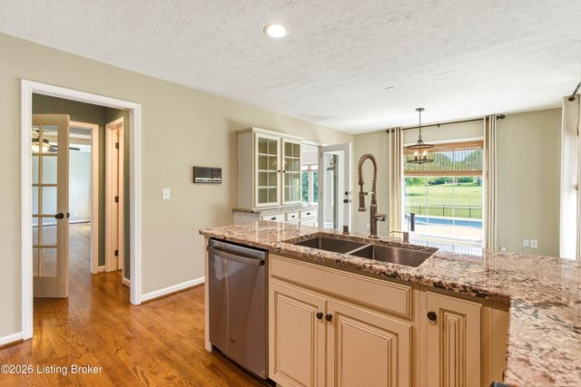 10418 Long Home Rd, Louisville, KY 40291