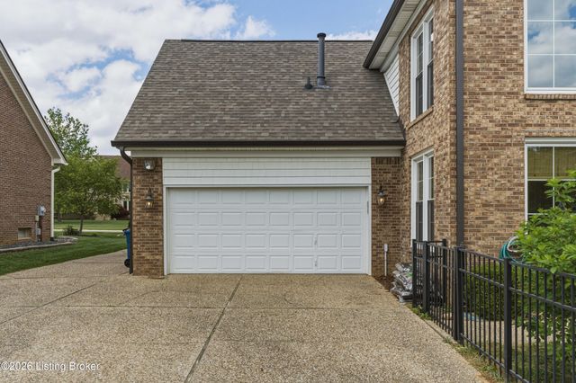 10418 Long Home Rd, Louisville, KY 40291