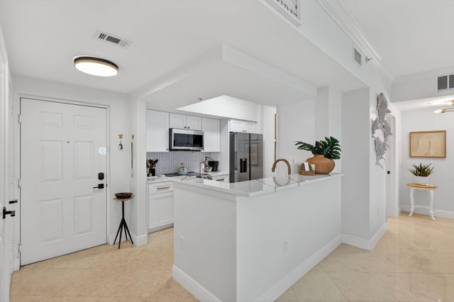 675 NW Flagler Avenue Unit 202, Stuart, FL 34994