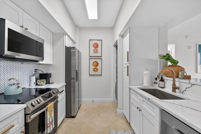 675 NW Flagler Avenue Unit 202, Stuart, FL 34994