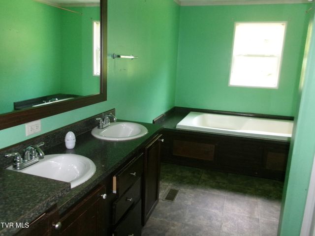 2035 Viking Mountain Road, Greeneville, TN 37743