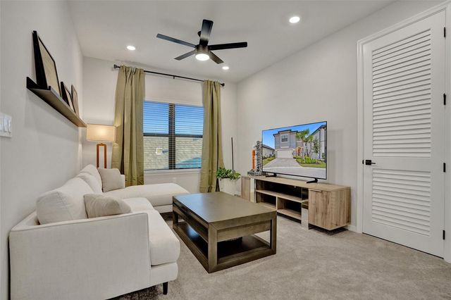 4422 S Silverwood Lane, Oakland Park, FL 33309