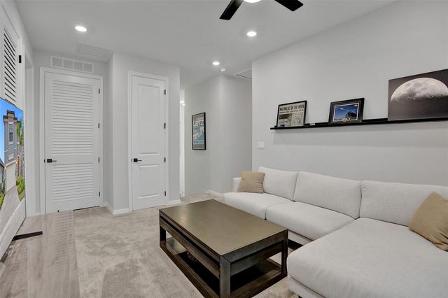 4422 S Silverwood Lane, Oakland Park, FL 33309