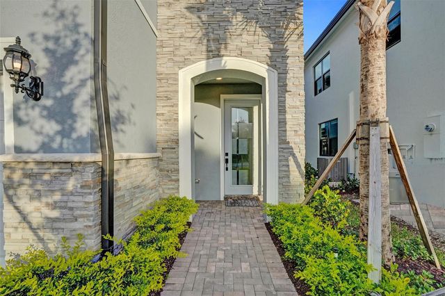 4422 S Silverwood Lane, Oakland Park, FL 33309