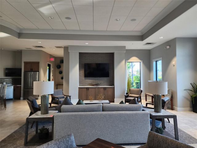 4422 S Silverwood Lane, Oakland Park, FL 33309