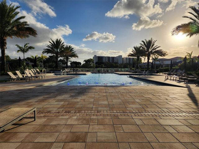 4422 S Silverwood Lane, Oakland Park, FL 33309