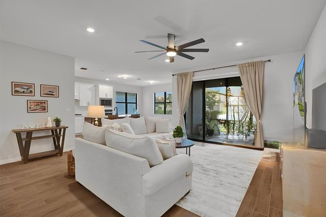 4422 S Silverwood Lane, Oakland Park, FL 33309