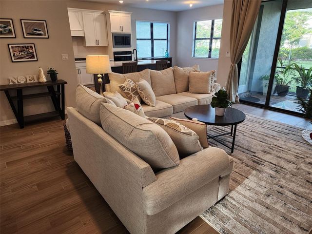 4422 S Silverwood Lane, Oakland Park, FL 33309