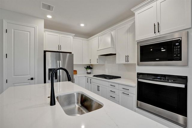 4422 S Silverwood Lane, Oakland Park, FL 33309