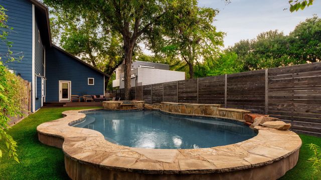 2304 Holly ST, Austin, TX 78702