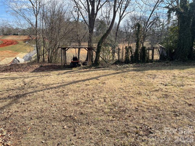 110 N Academy Street, Mooresboro, NC 28114